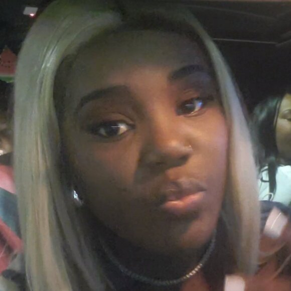 Meet your Posher, Sanya - Picture 1 of 1